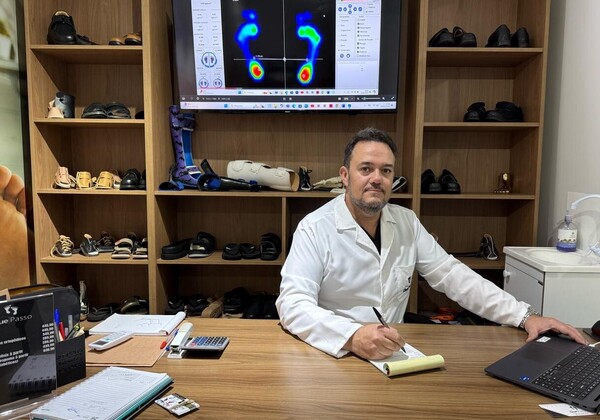 Cada pé é <b>único</b>.<br> O seu tratamento <b>também</b>.